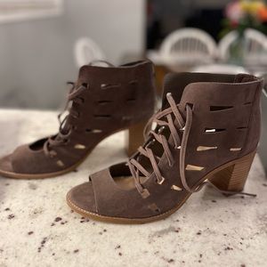 NEW Vince Camuto VC- Tressa Shoes Size 12